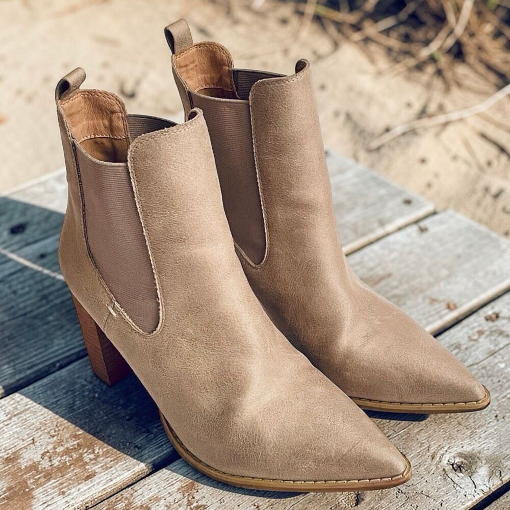 Mi.im Pu leather 8.5 Ankle booties /boots pointed toe elastic panels block heel